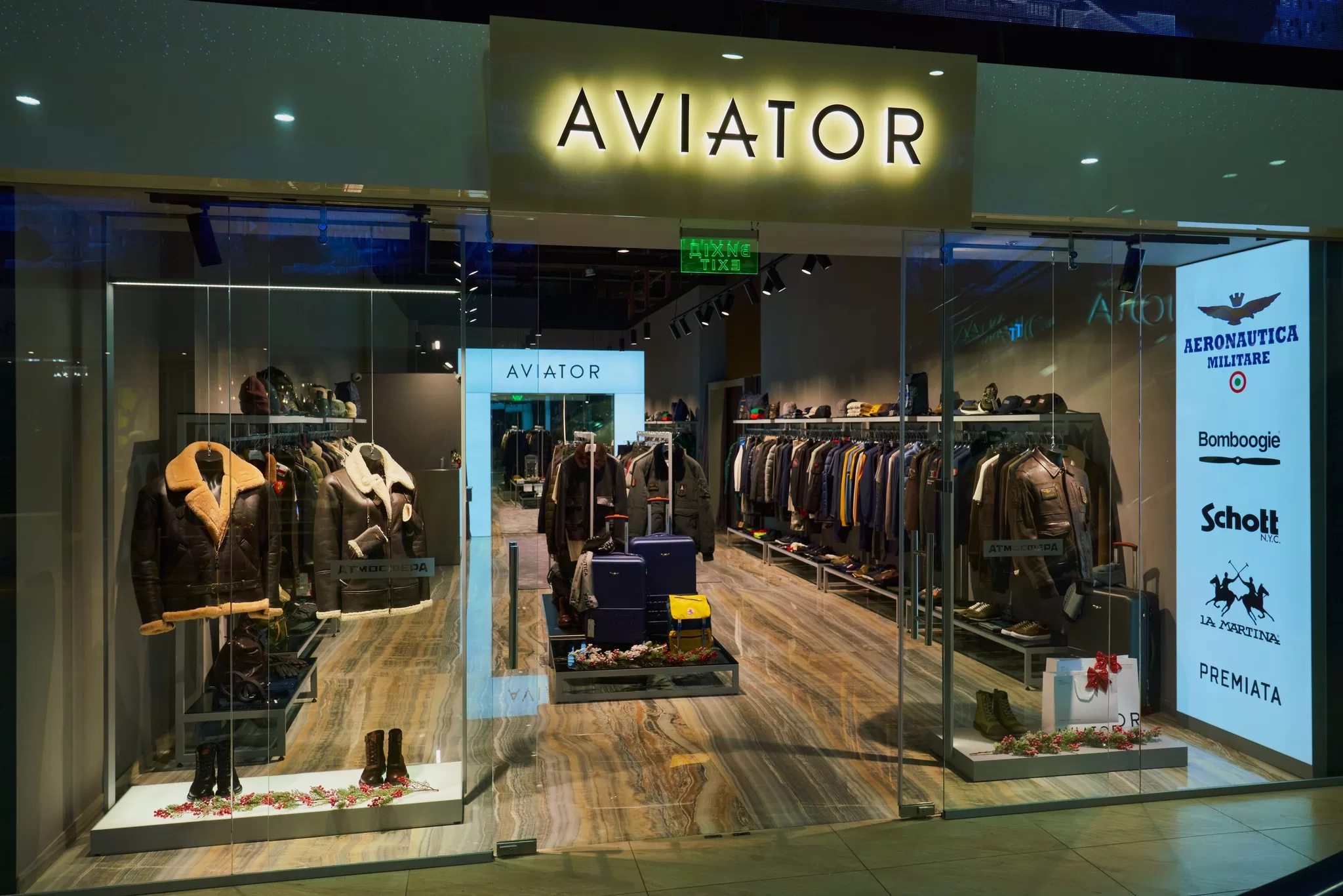 Магазин брендовой одежды AVIATOR в ТРЦ «Атмосфера», г.Киев