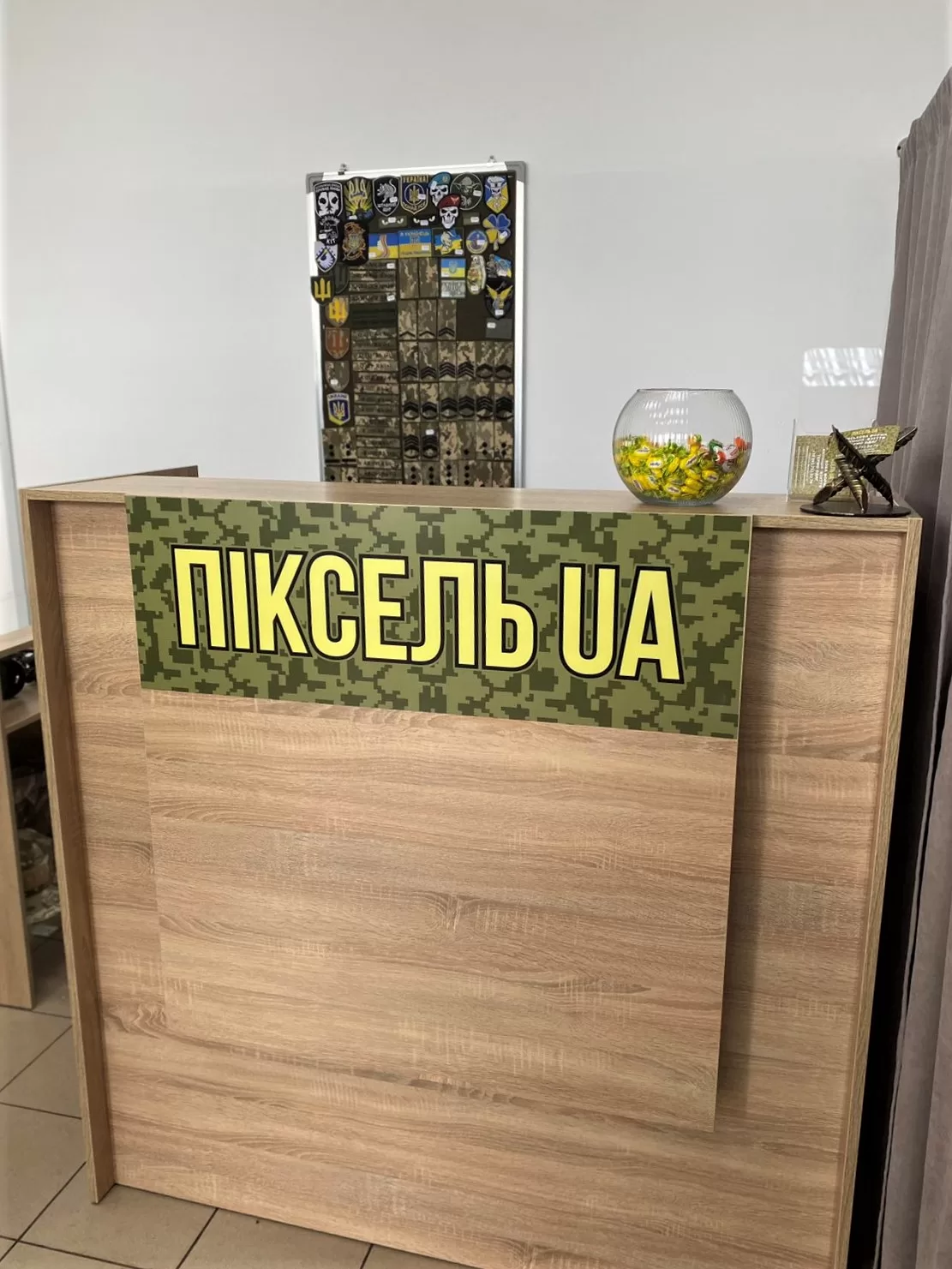 Торговое оборудование для военного магазина «Пиксель UA» г.Киев