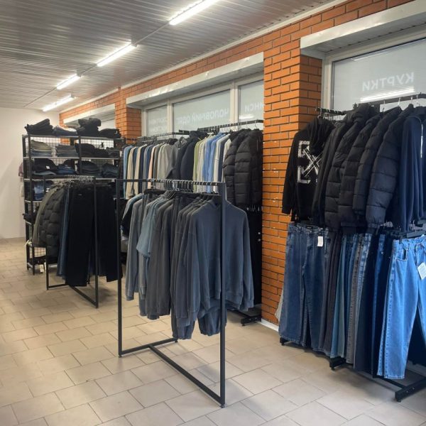 Серія PILLAR — торгове обладнання для магазинів ДЖЕМС та LUKS