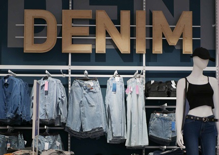 Торгове обладнання для джинсового магазину: що врахувати при виборі