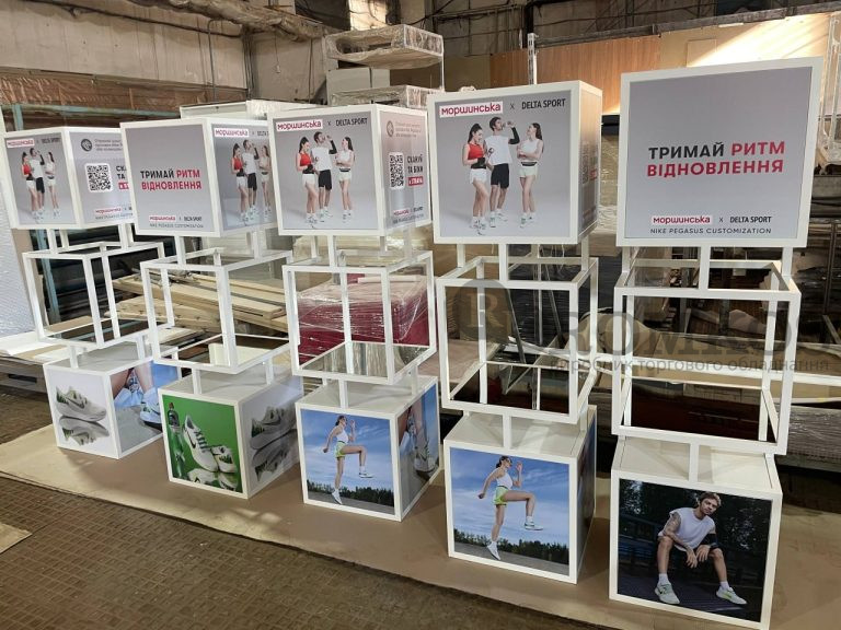 Брендовані рекламні стійки для кросівок Nike